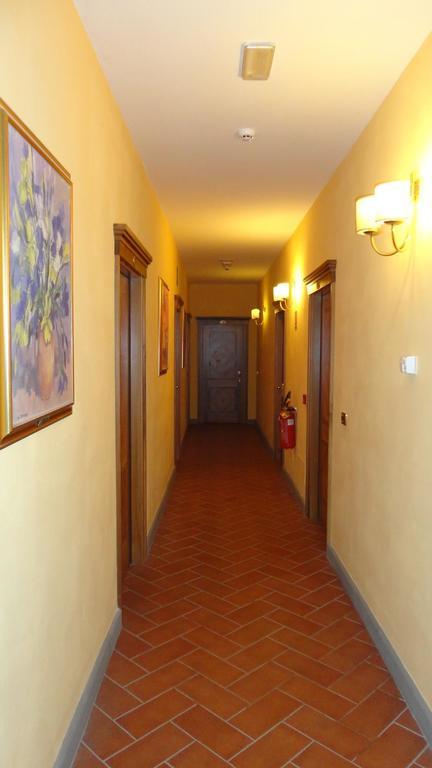 Hotel La Rosa Ronta Exterior photo